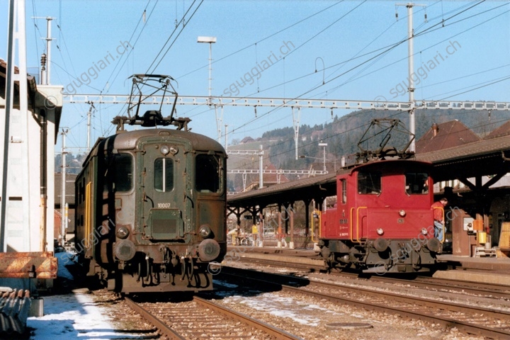 SBB Re 4/4 I 10007 e Te III 143