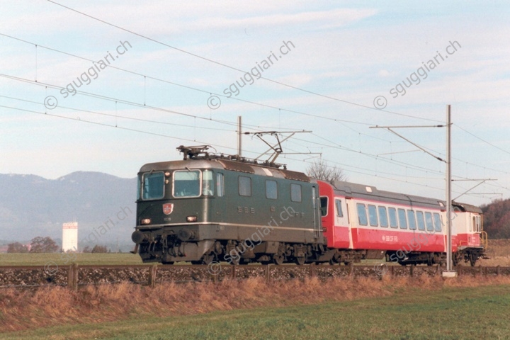 SBB Re 4/4 II 11220 con Bt 'Swiss Express'