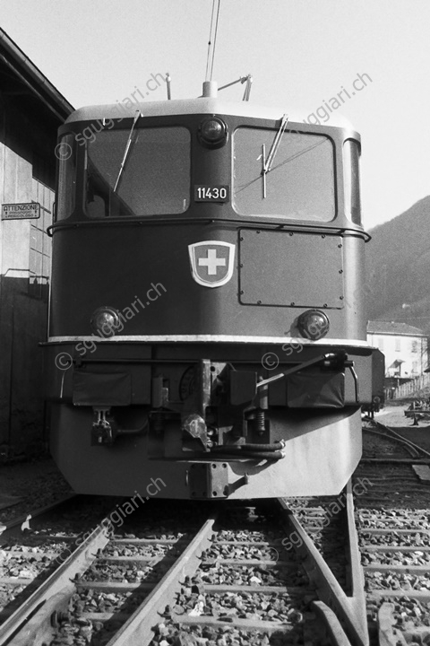 FFS Ae 6/6 11430 'Gemeinde Schwyz' con gancio automatico