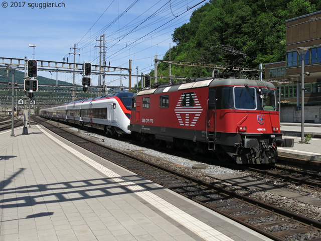 SBB Re 420 218-0 'LION' con RABe 501 001