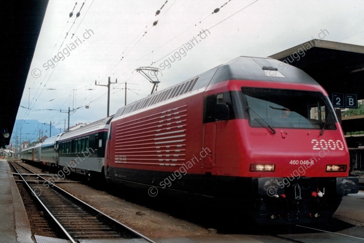 FFS Re 460 046-6 con EW IV Salon 'Papstwagen'