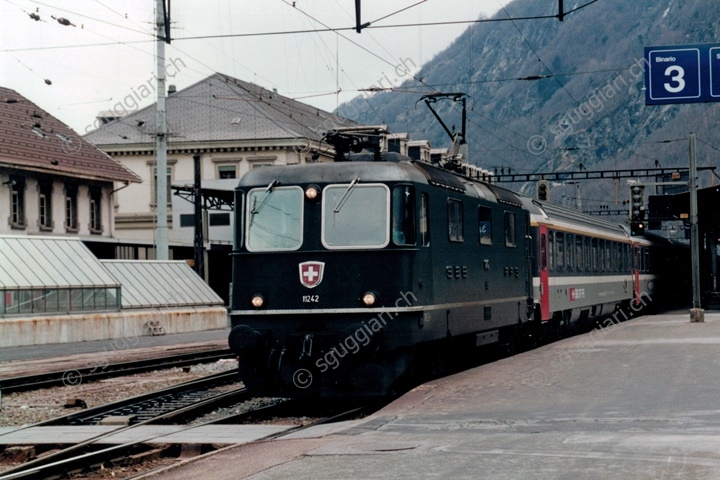 SBB Re 4/4 II 11242