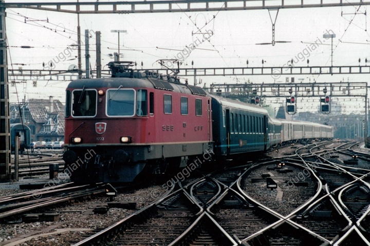 SBB Re 4/4 II 11233