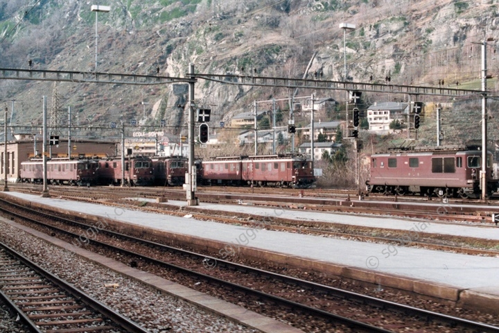 BLS Re 4/4 172 e Ae 8/8 272