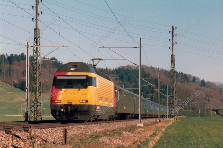 SBB Re 460 037-5 'Die Post'