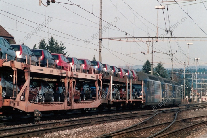 BLS Re 465 001-6 'Connecting Europe', Re 465 003-2 'Mistery Park' e Re 465 015-6
