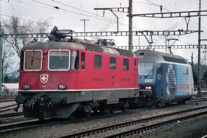 SBB Re 4/4 II 11390 e BLS Re 465 001-6 'Connecting Europe'