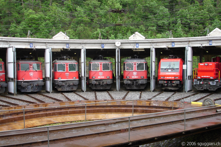 SBB Ae 6/6 11472 'Brig', Re 4/4 II 11118, Re 420 310-5, Re 620 055-4, Re 484 005-4 e Am 843 024-1