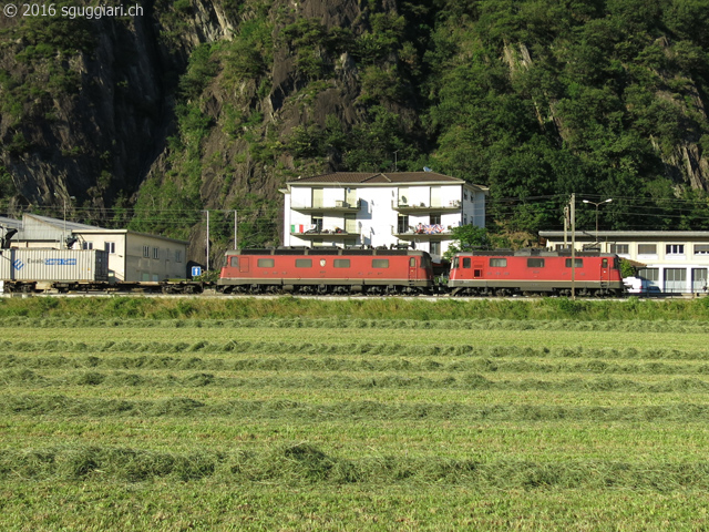 SBB Re 4/4 II 11339 e Re 6/6 11676 'Zurzach'