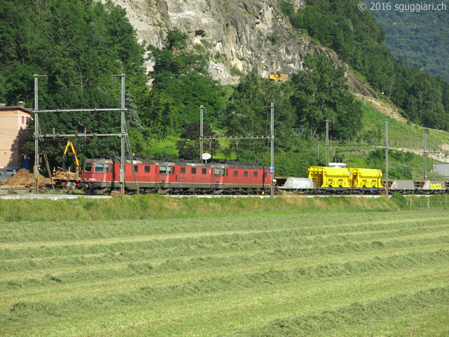 FFS Re 420 284-2, Re 4/4 II 11278 'Cham' e Re 6/6 11657 'Estavayer-le-Lac'