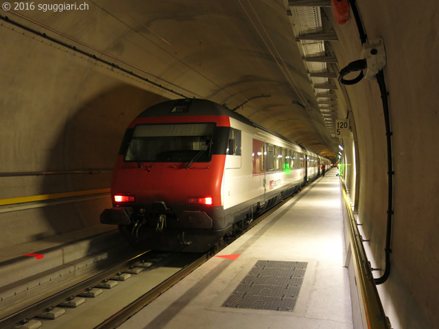 SBB Bt IC nella stazione multifunzionale di Sedrun