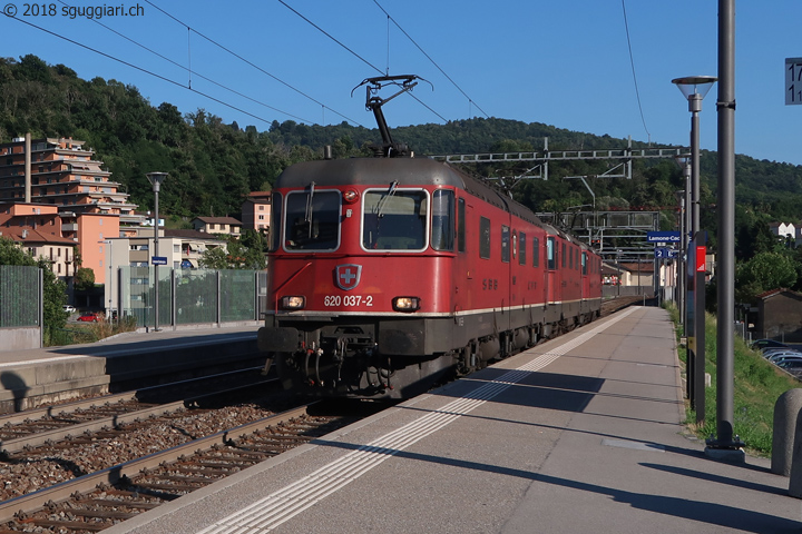 SBB Re 620 037-2 'Sonceboz - Sombeval' con Re 420 248-7 e Re 420 298-2