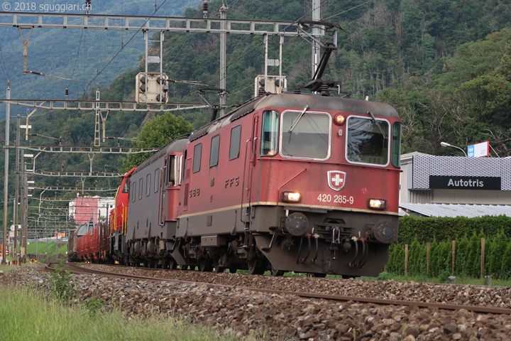 SBB Re 420 285-9 con Re 620 011-7 'Rti ZH' e Am 841 034-2