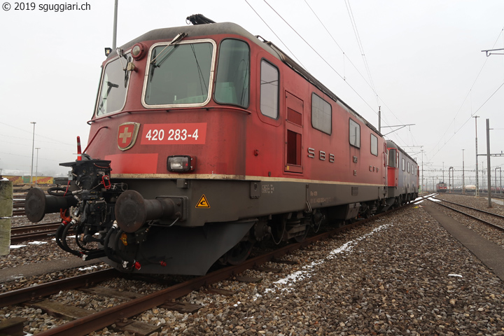 SBB Re 420 283-4 con gancio automatico