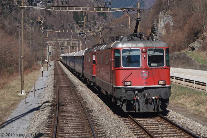 FFS Re 4/4 II 11199 con VSOE (Venice-Simplon Orient Express)