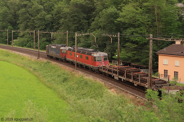 SBB Re 620 006-7 'Turgi' con Re 420