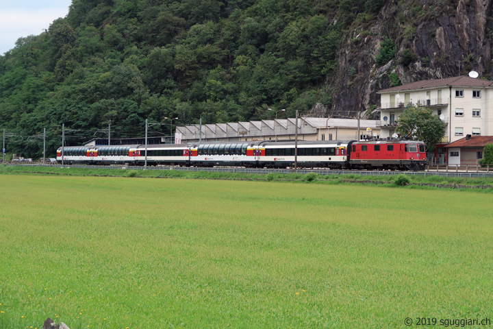 SBB Re 4/4 II 11181 con 'Gotthard Panorama Express'