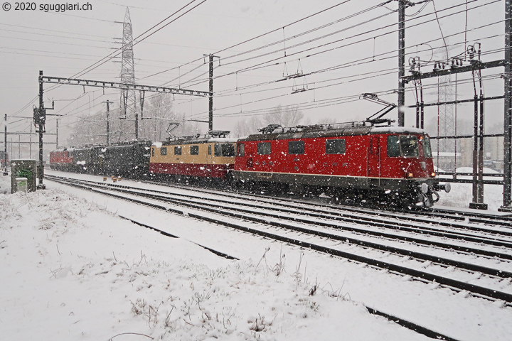 SBB Re 4/4 II 11158, IRSI Re 421 393-0 'TEE', Ae 4/7 10987, Ae 4/7 10951 e Re 6/6 11602 'Morges'