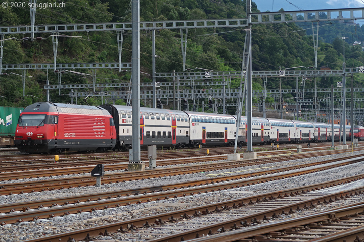 SBB Re 460 084-7 con IC2000