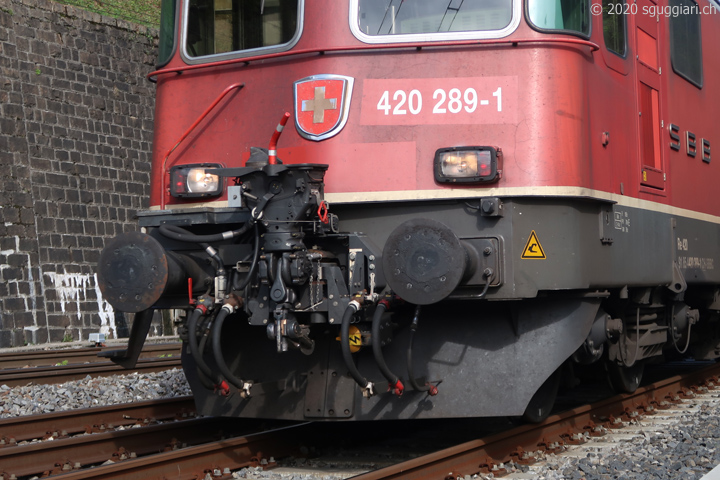 SBB Re 420 289-1 con gancio ibrido