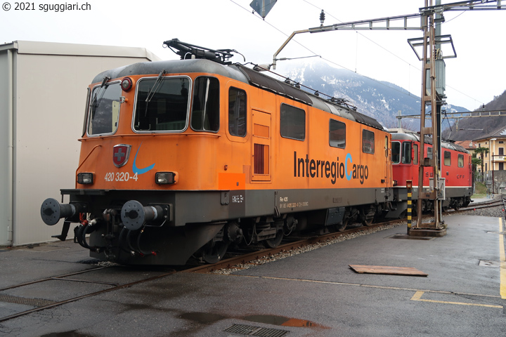 FFS Re 4/4 II 11320 'Interregio Cargo' e Re 4/4 II 11118