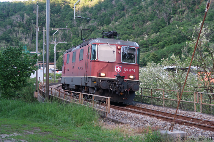 SBB Re 420 287-5 con gancio automatico