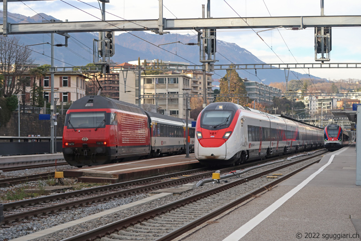 SBB Re 460 070-6 e RABe 501 019