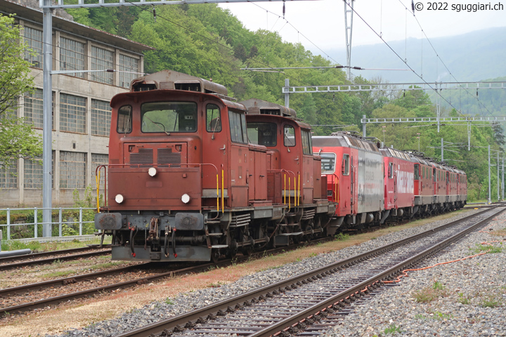 OeBB (ex FFS) Em 3/3 18832 e Em 3/3 18829, DSF (ex SOB) Re 456 095-9 e Re 456 094-2, FFS Re 4/4 II 11118, 11115, 11147 e 11139
