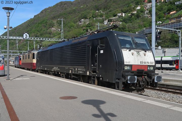 SBB Re 420 268-5, IRSI Re 421 393-0 'TEE' e MRCE E 189 937 (ES 64 F4)