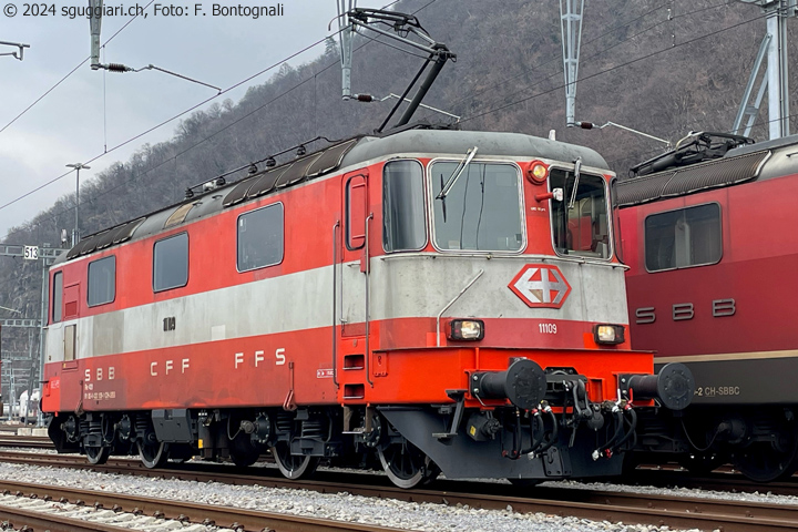 SBB Re 4/4 II 11109 'Swiss Express'