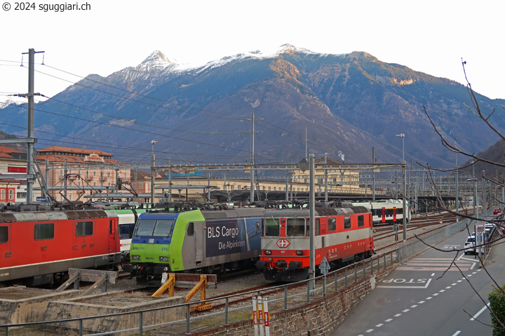 SBB Re 4/4 II 11109 'Swiss Express' e BLS Re 485 011-1