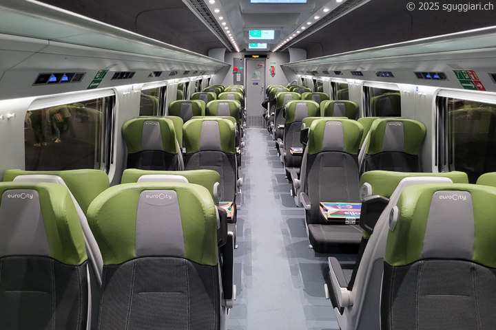 Interni Trenitalia ETR 610 008, 2a classe