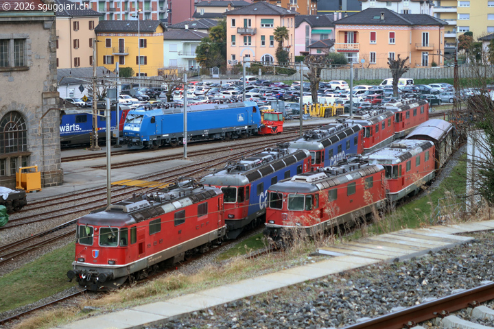 FFS Re 4/4 II 11112 e PRESS BR 185 064-2 (ex FFS Re 482 034-6)