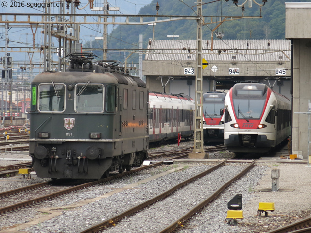 FFS Re 4/4 II 11161 e TILO RABe 524 017