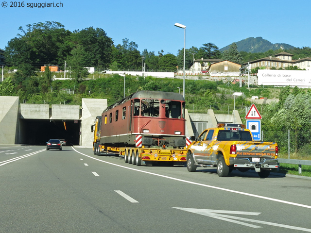 SBB Re 6/6 11673 'Cham' all'entrata dalla galleria Vedeggio-Cassarate 