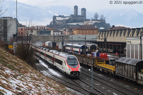 FFS: Astoro (ETR 610 / RABe 503) alle Officine di Bellinzona