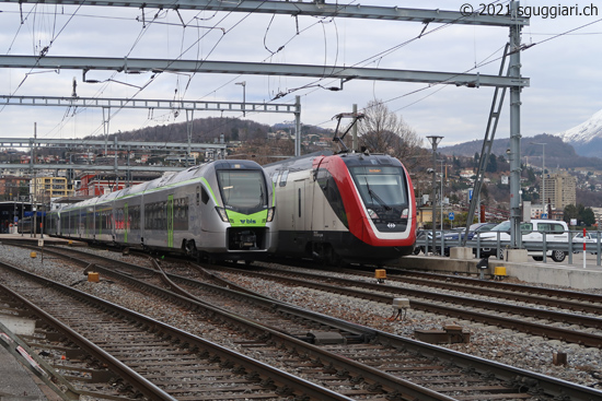 BLS RABe 528 105 'MIKA' e RABDe 502 007 'Twindexx' (IC200) a Lugano